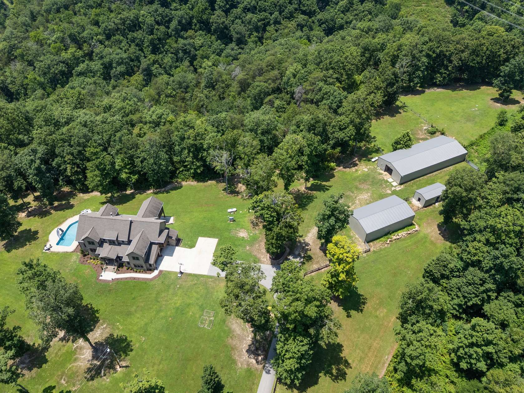 129 Acres of Land with Home for Sale in White Bluff, Tennessee