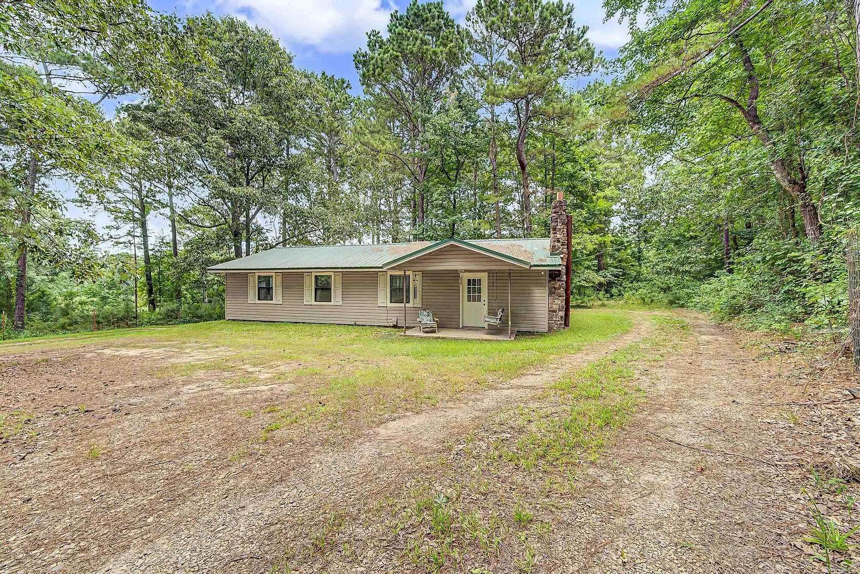 1.5 Acres of Land with Home for Sale in De Queen, Arkansas
