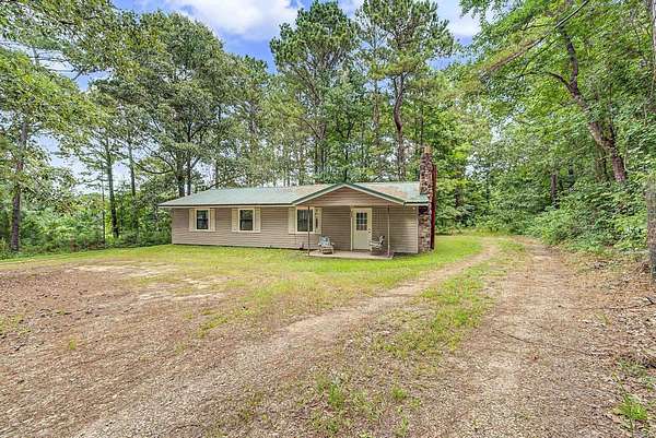1.5 Acres of Land with Home for Sale in De Queen, Arkansas