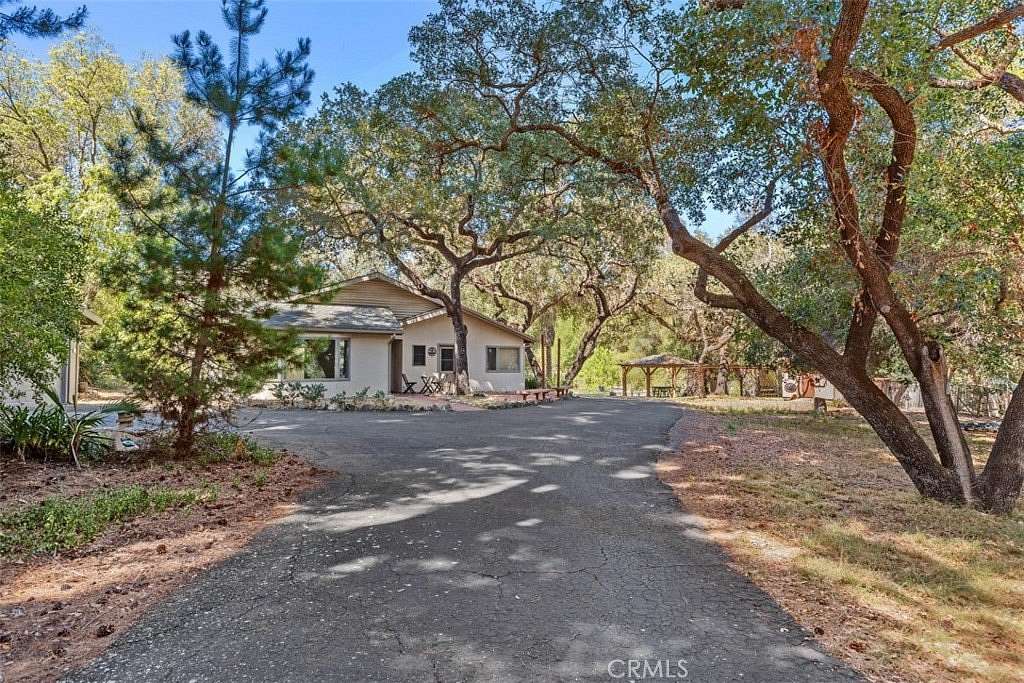 4.72 Acres of Land with Home for Lease in Fallbrook, California