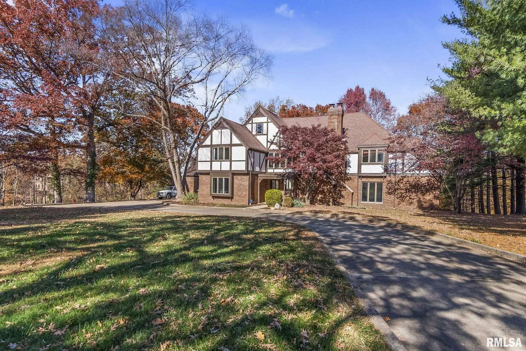 2.5 Acres of Land with Home for Sale in Springfield, Illinois