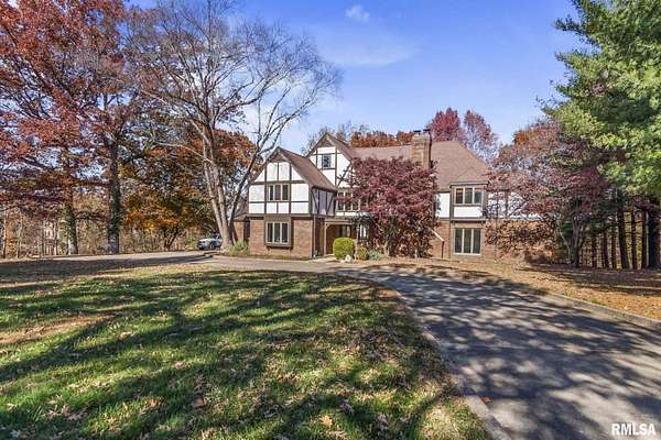 2.5 Acres of Land with Home for Sale in Springfield, Illinois