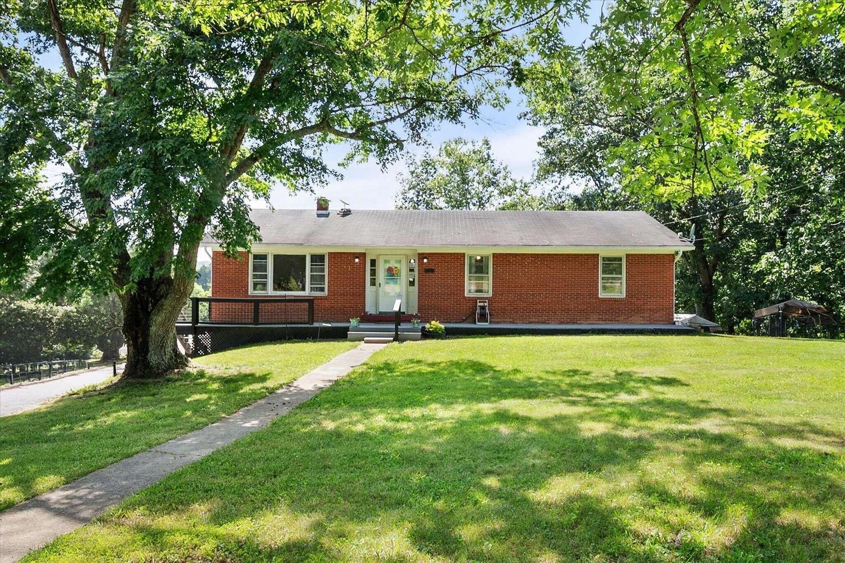 14 Acres of Land with Home for Sale in Frankfort, Kentucky