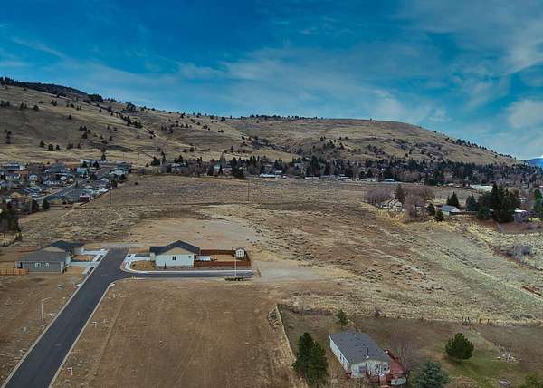 10.5 Acres of Land for Sale in Klamath Falls, Oregon
