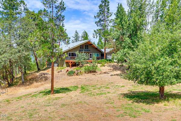6.1 Acres of Land with Home for Sale in Trail, Oregon