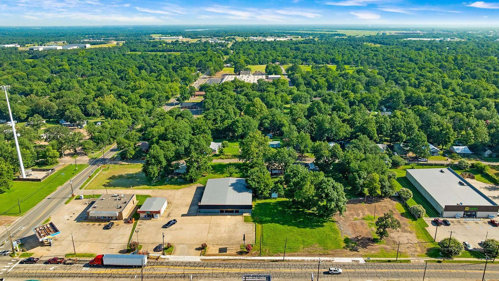 1.52 Acres of Commercial Land for Sale in Paris, Texas