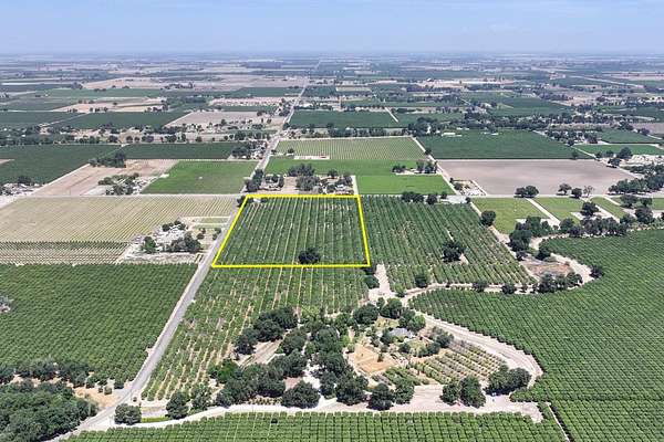 20 Acres of Land with Home for Sale in Lemoore, California