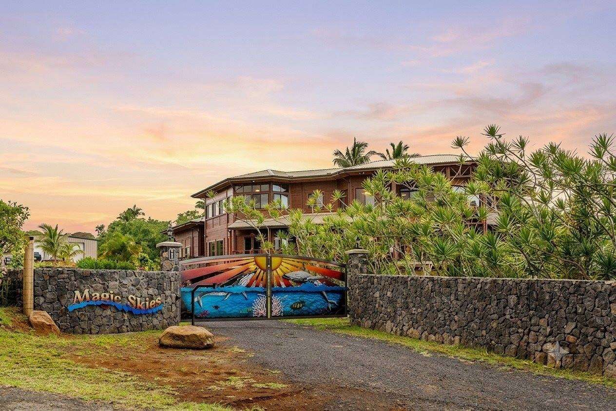 9.63 Acres of Land with Home for Sale in Hilo, Hawaii