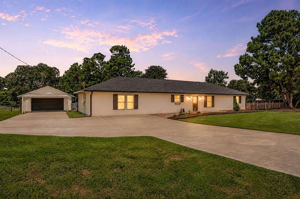 1.85 Acres of Land with Home for Sale in Choctaw, Oklahoma