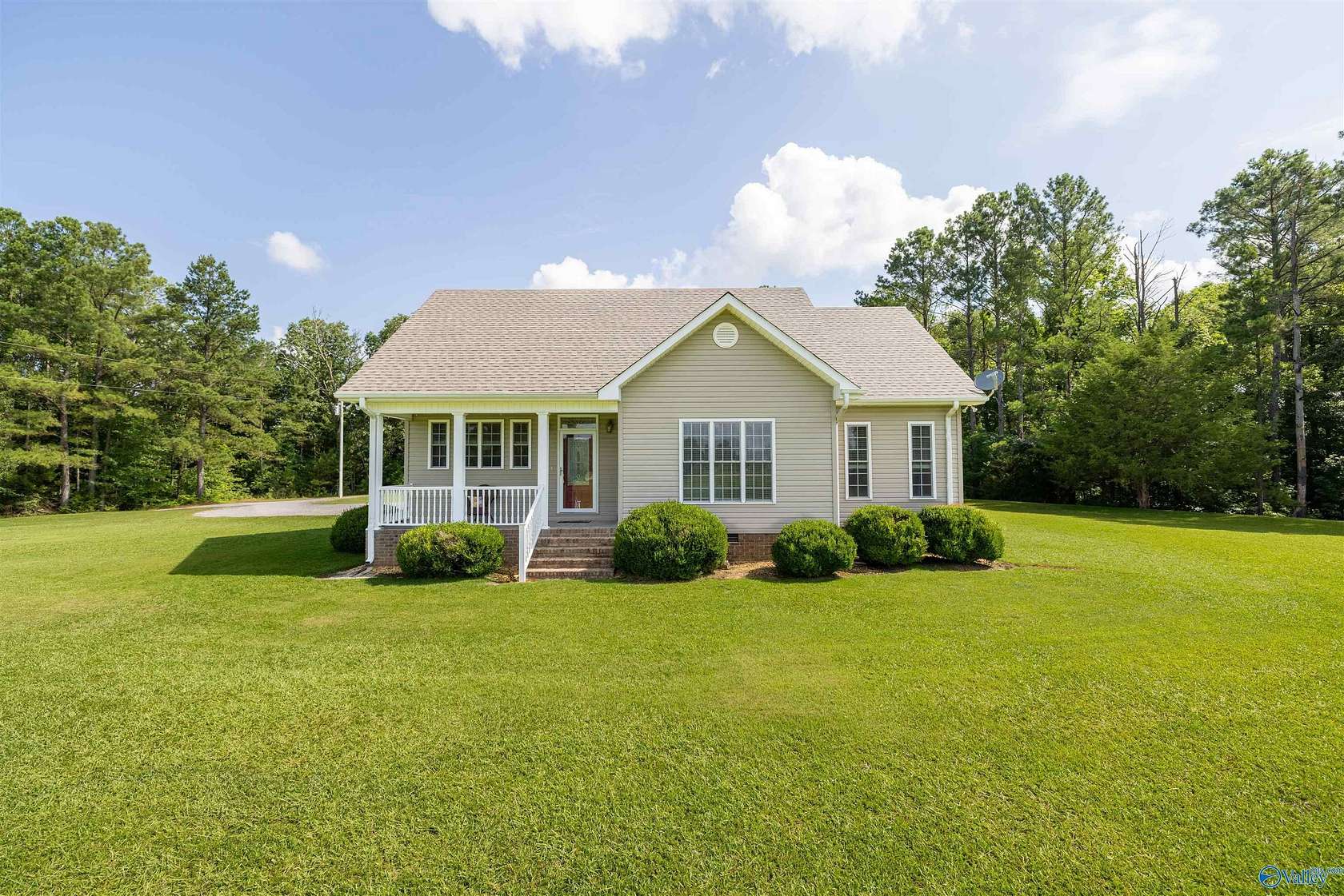 4 Acres of Land with Home for Sale in Hamilton, Alabama