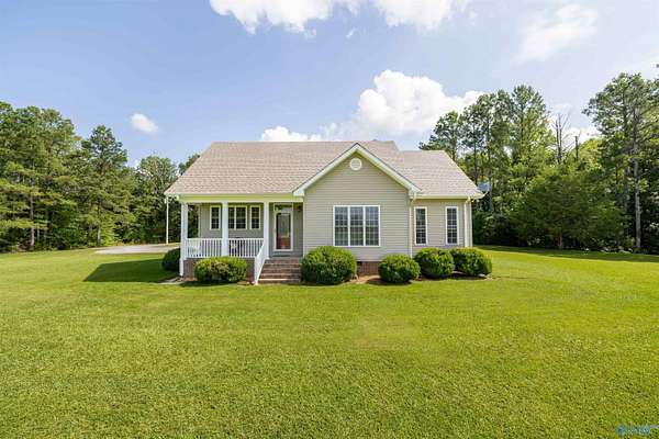 4 Acres of Land with Home for Sale in Hamilton, Alabama