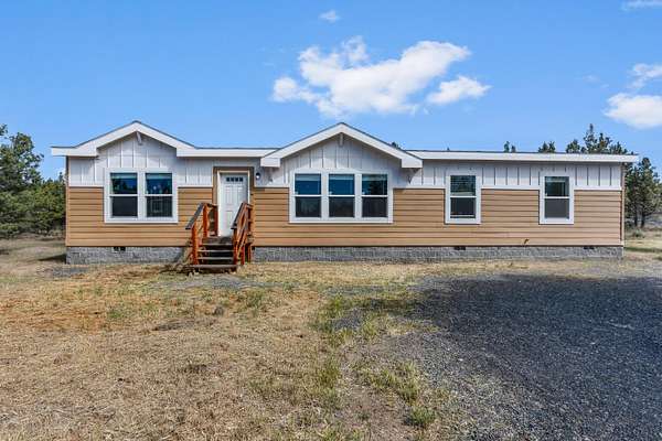 1.78 Acres of Land with Home for Sale in Prineville, Oregon