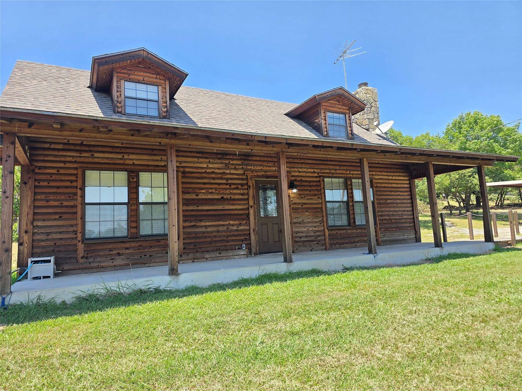 2 Acres of Land with Home for Lease in Azle, Texas