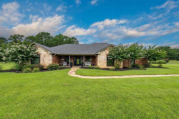 10.9 Acres of Land with Home for Sale in Kilgore, Texas
