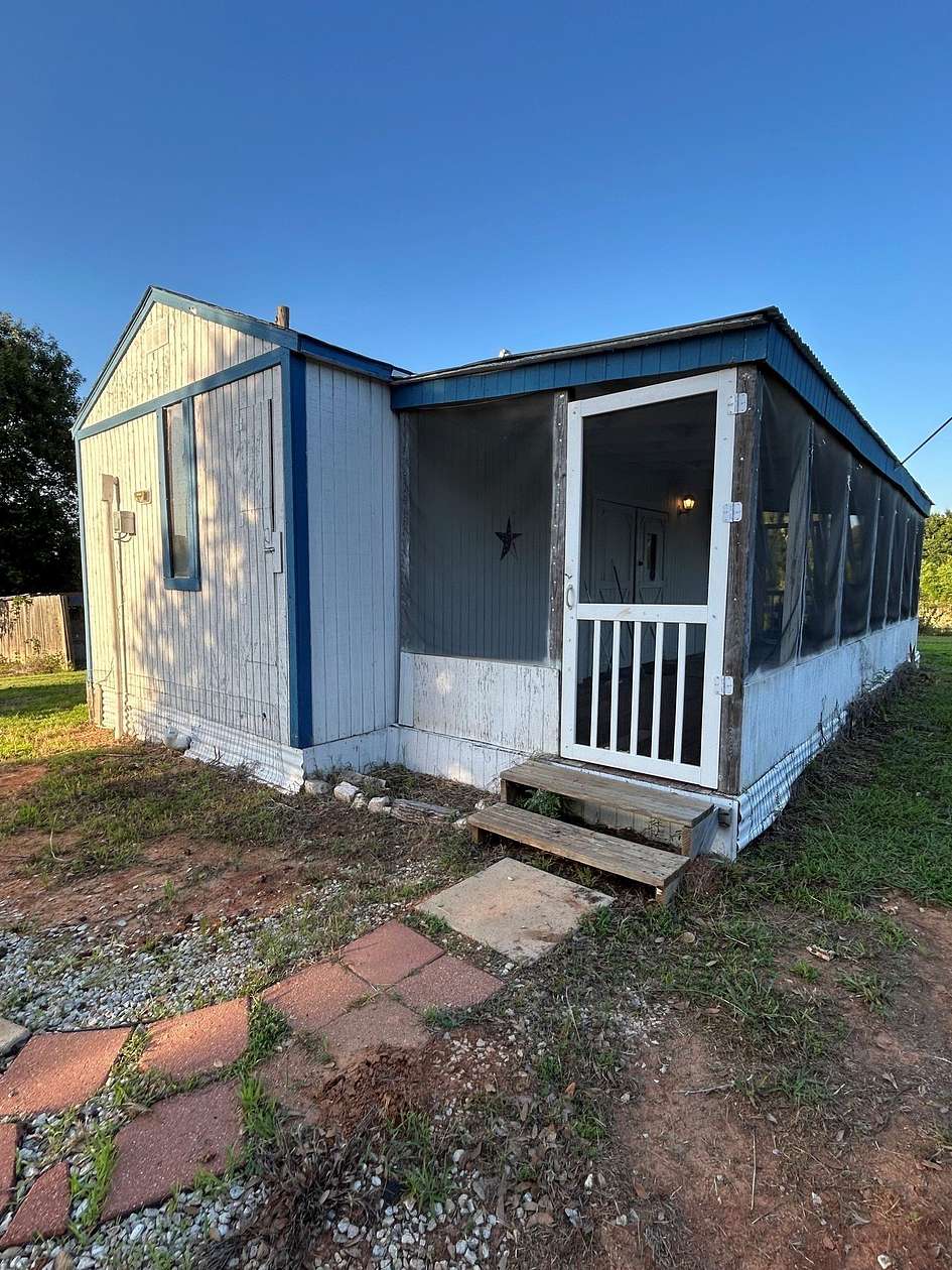 1 Acre of Land with Home for Sale in Eustace, Texas