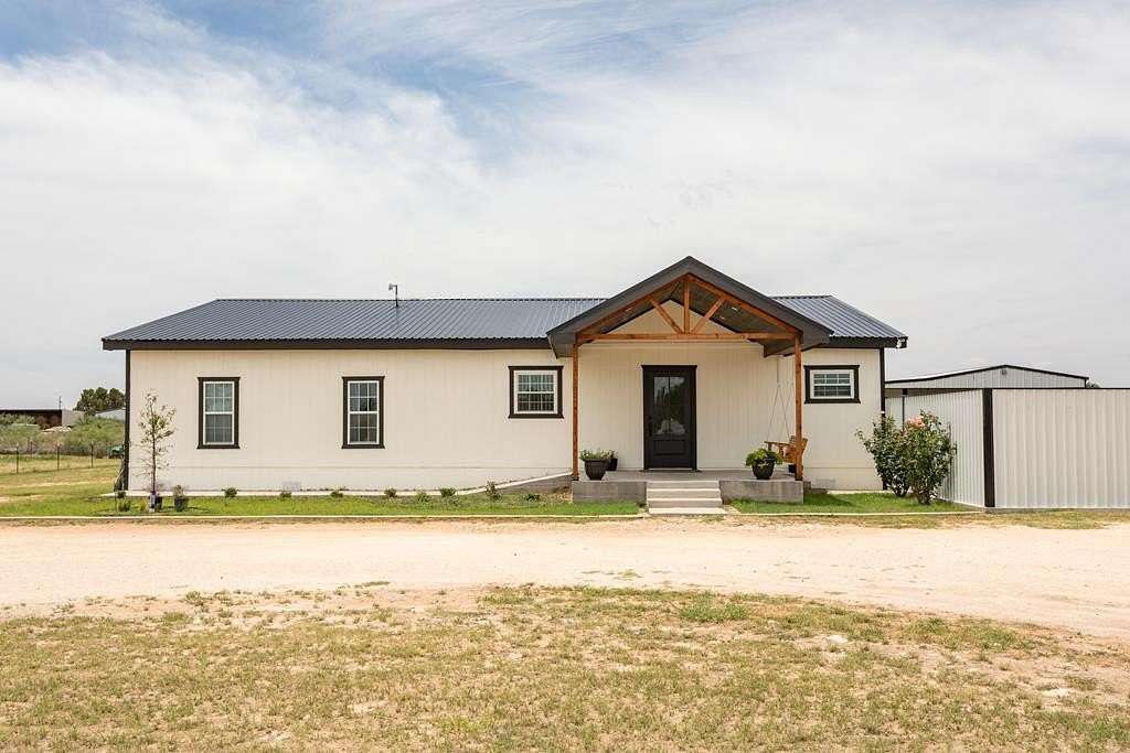 3.7 Acres of Land with Home for Sale in Seminole, Texas