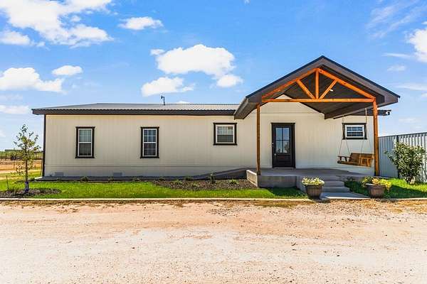 3.7 Acres of Land with Home for Sale in Seminole, Texas