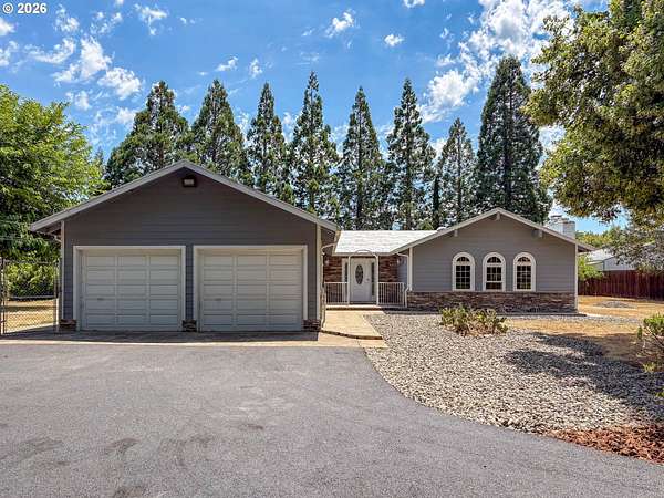 1.78 Acres of Land with Home for Sale in Roseburg, Oregon
