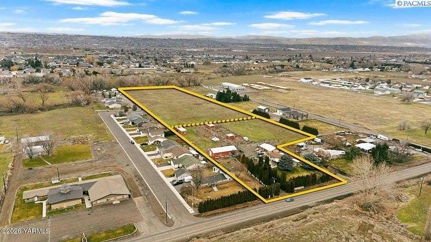 9.24 Acres of Land with Home for Sale in Yakima, Washington
