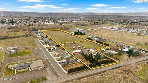 9.24 Acres of Land with Home for Sale in Yakima, Washington