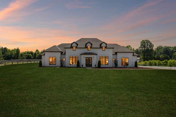5 Acres of Land with Home for Sale in Springfield, Tennessee