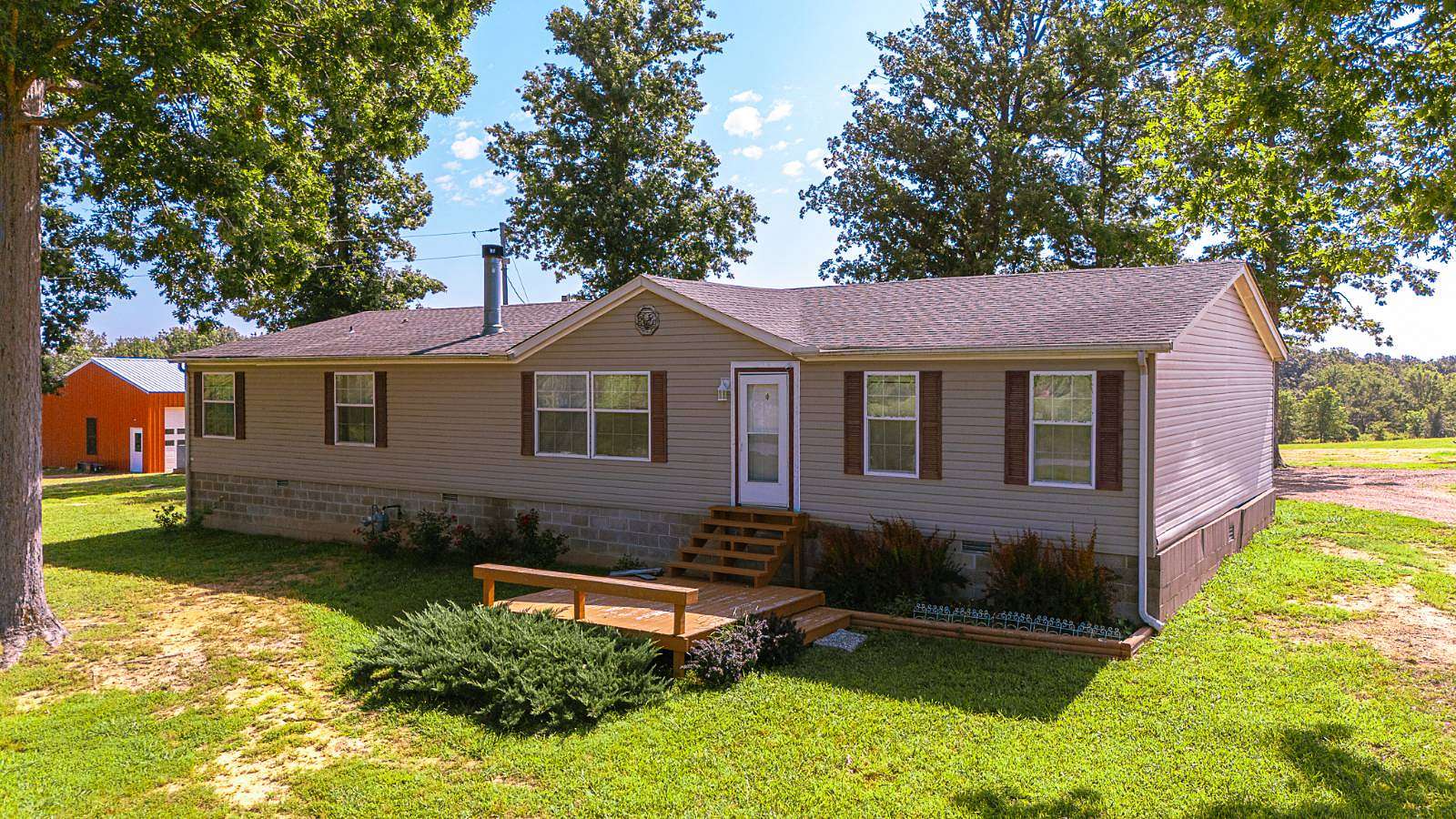 17.4 Acres of Land with Home for Sale in Big Sandy, Tennessee