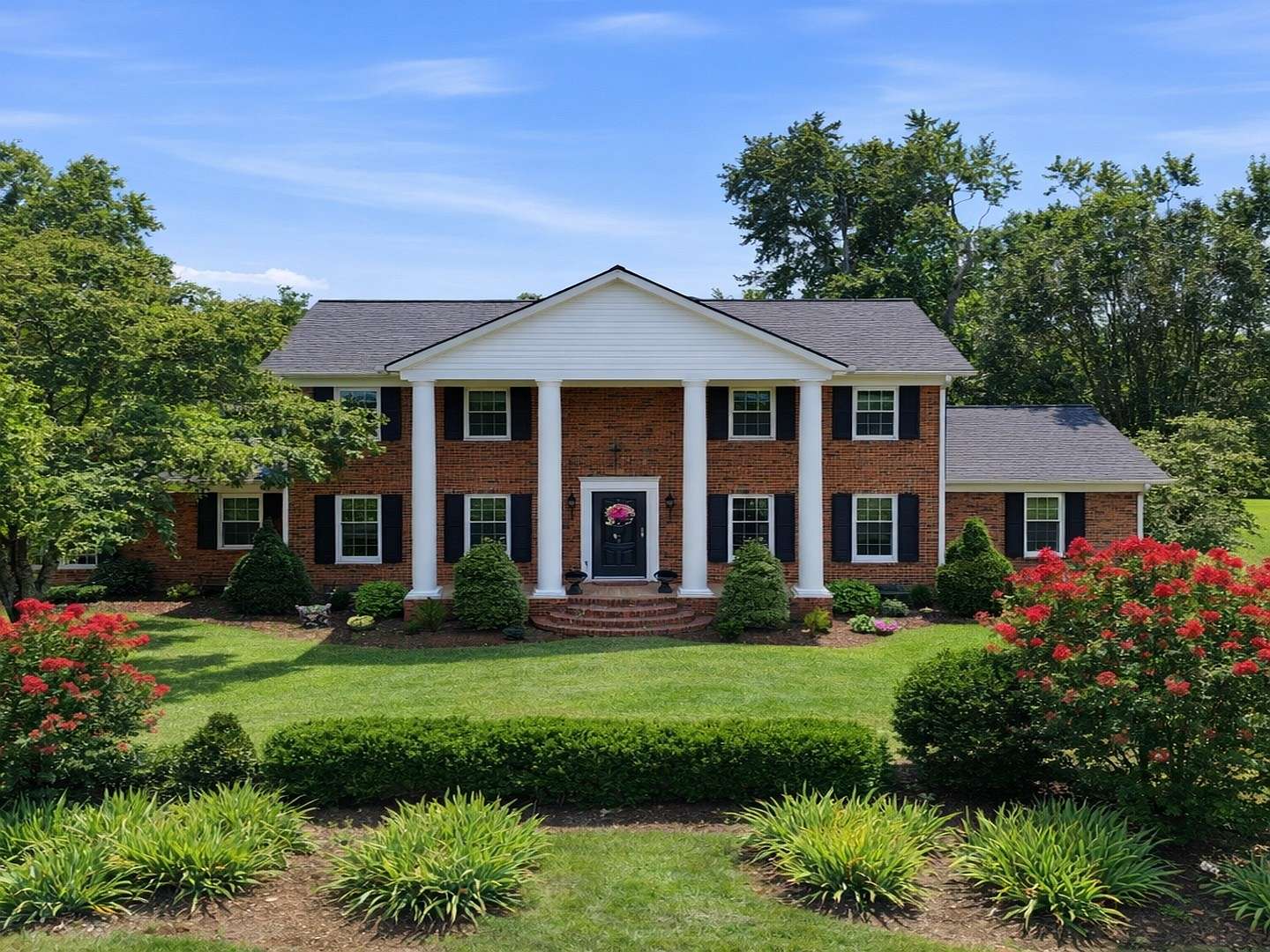 2.42 Acres of Land with Home for Sale in Hendersonville, Tennessee