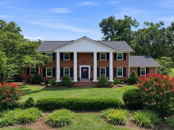 2.42 Acres of Land with Home for Sale in Hendersonville, Tennessee