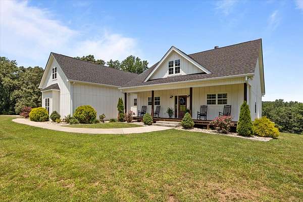 16.5 Acres of Land with Home for Sale in Cumberland City, Tennessee
