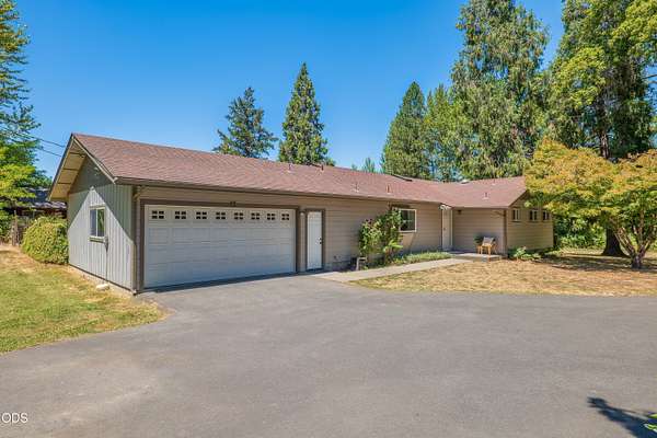 2.43 Acres of Land with Home for Sale in Grants Pass, Oregon