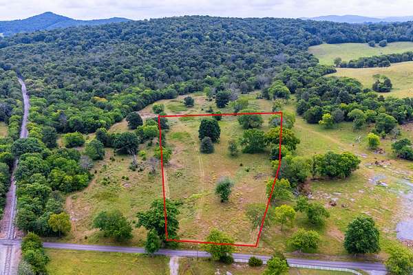 5 Acres of Land for Sale in Watertown, Tennessee