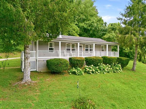 7 Acres of Land with Home for Sale in Santa Fe, Tennessee