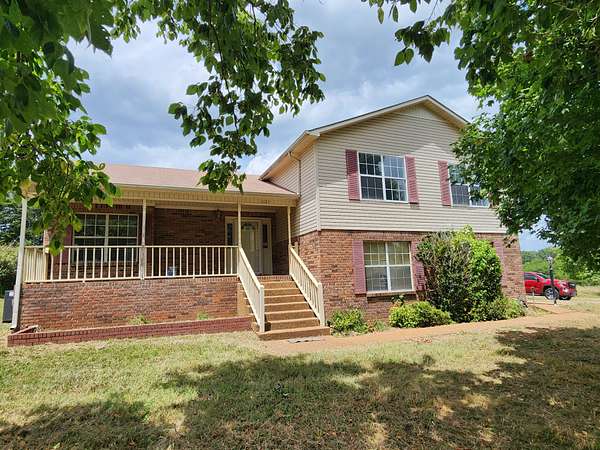 10 Acres of Land with Home for Lease in Columbia, Tennessee