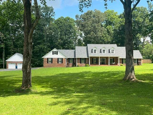 5.4 Acres of Land with Home for Auction in Manchester, Tennessee