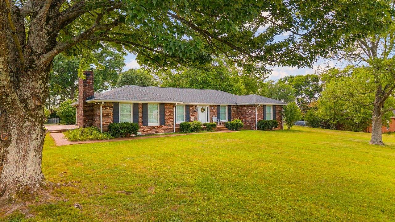 2 Acres of Land with Home for Sale in Lebanon, Tennessee