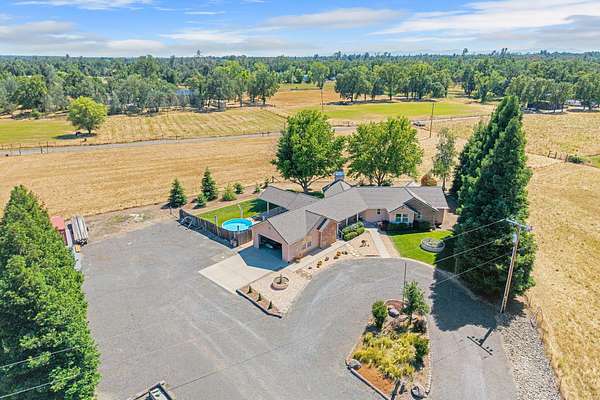 6.62 Acres of Land with Home for Sale in Palo Cedro, California
