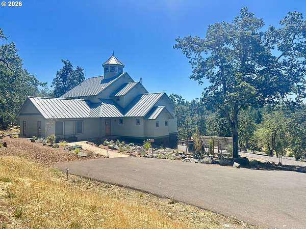 5 Acres of Land with Home for Sale in Eugene, Oregon