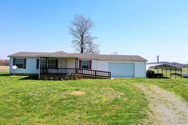 29 Acres of Agricultural Land with Home for Sale in Princeton, Kentucky