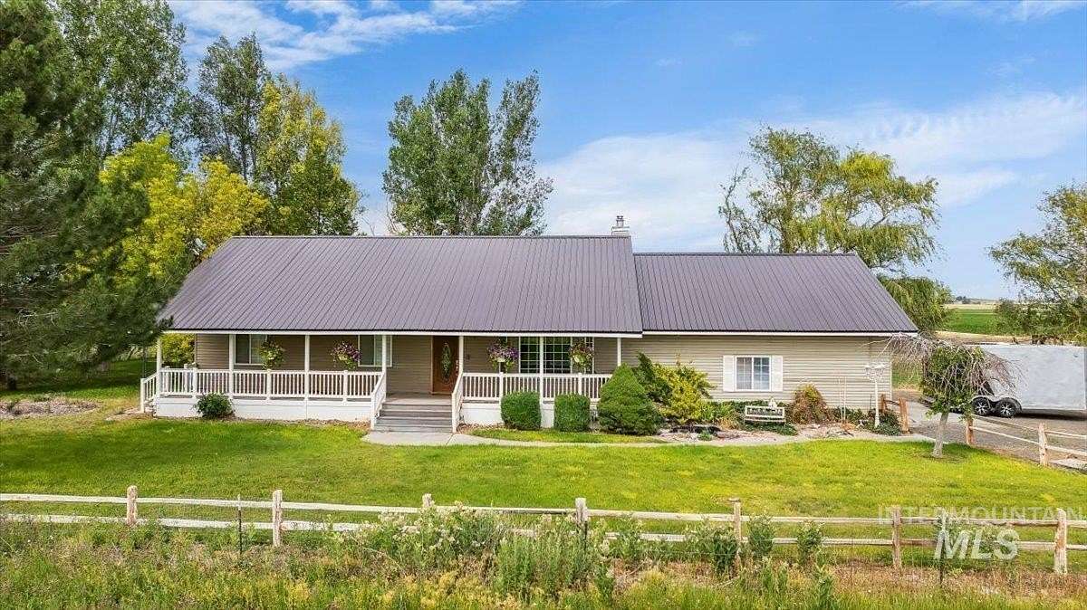 13 Acres of Land with Home for Sale in Buhl, Idaho