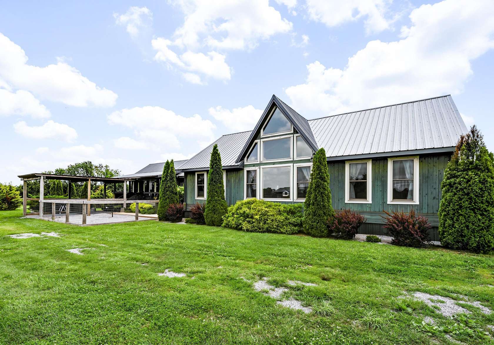 14.7 Acres of Land with Home for Sale in Paris, Kentucky