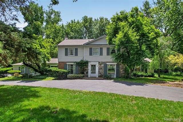 1.5 Acres of Residential Land for Sale in Bloomfield Hills, Michigan