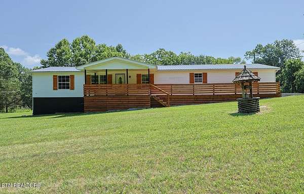 1.5 Acres of Land with Home for Sale in Jamestown, Tennessee