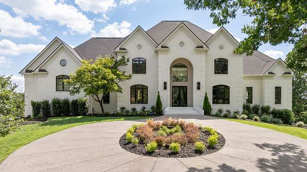 10.5 Acres of Land with Home for Sale in Brentwood, Tennessee