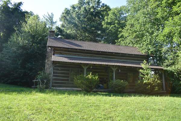 10 Acres of Land with Home for Auction in Cookeville, Tennessee
