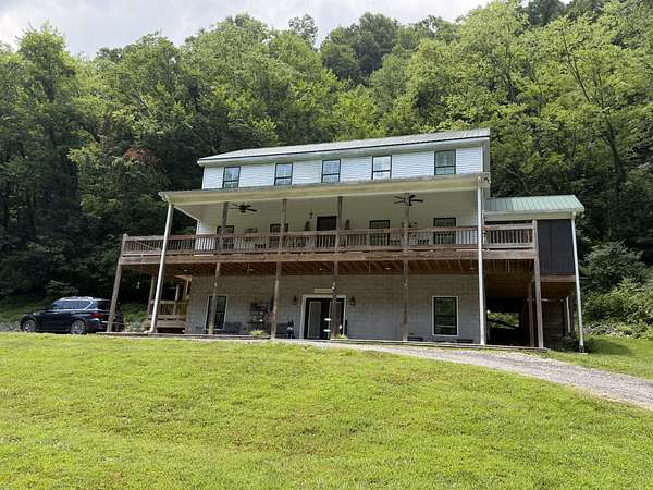 108 Acres of Land with Home for Sale in Lafayette, Tennessee