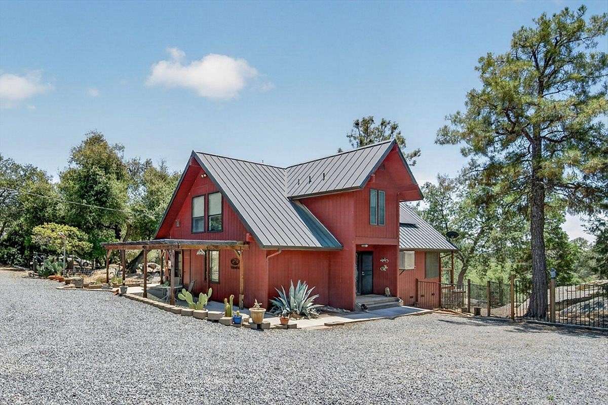 3 Acres of Land with Home for Sale in Coarsegold, California