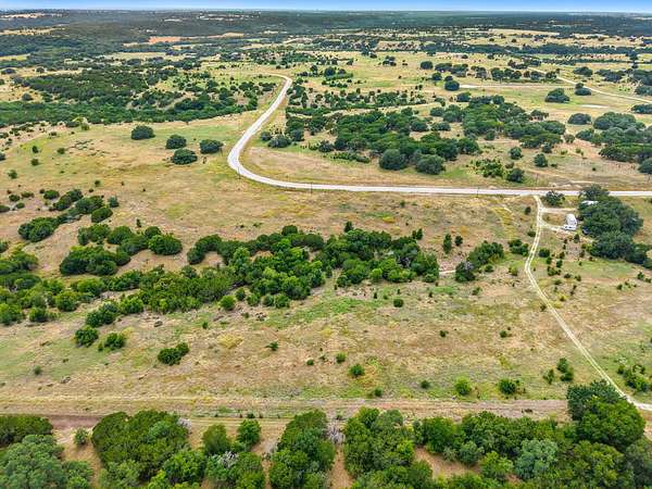 5 Acres of Land for Sale in Oglesby, Texas