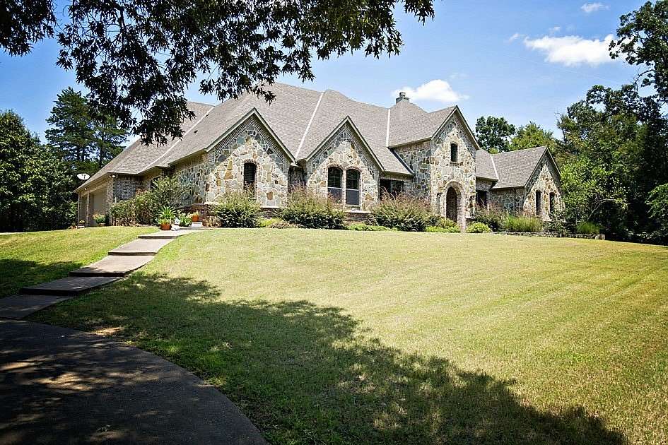 3.21 Acres of Land with Home for Sale in Athens, Texas