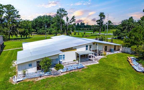 5.29 Acres of Land with Home for Sale in Jasper, Florida