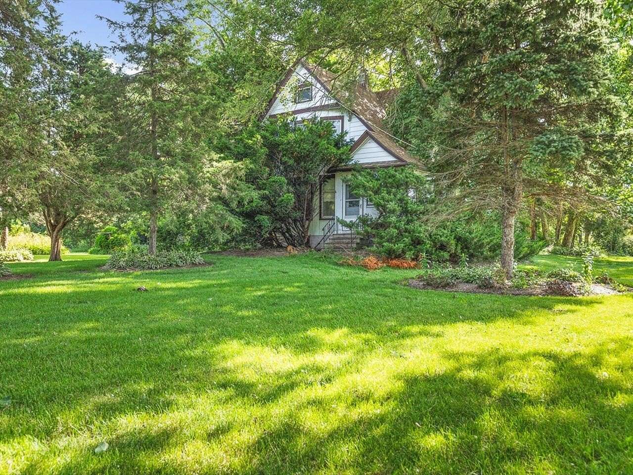 8 Acres of Land with Home for Sale in Belvidere, Illinois
